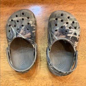 Toddler camouflage crocs
